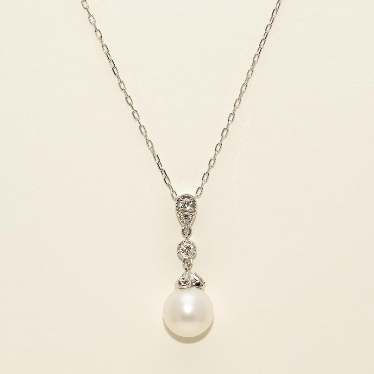 Madison L Essentials Cultured Freshwater Pearl Necklace in 14kt White Gold with Diamonds (7-7.5mm pearls and 1/5ct tw)