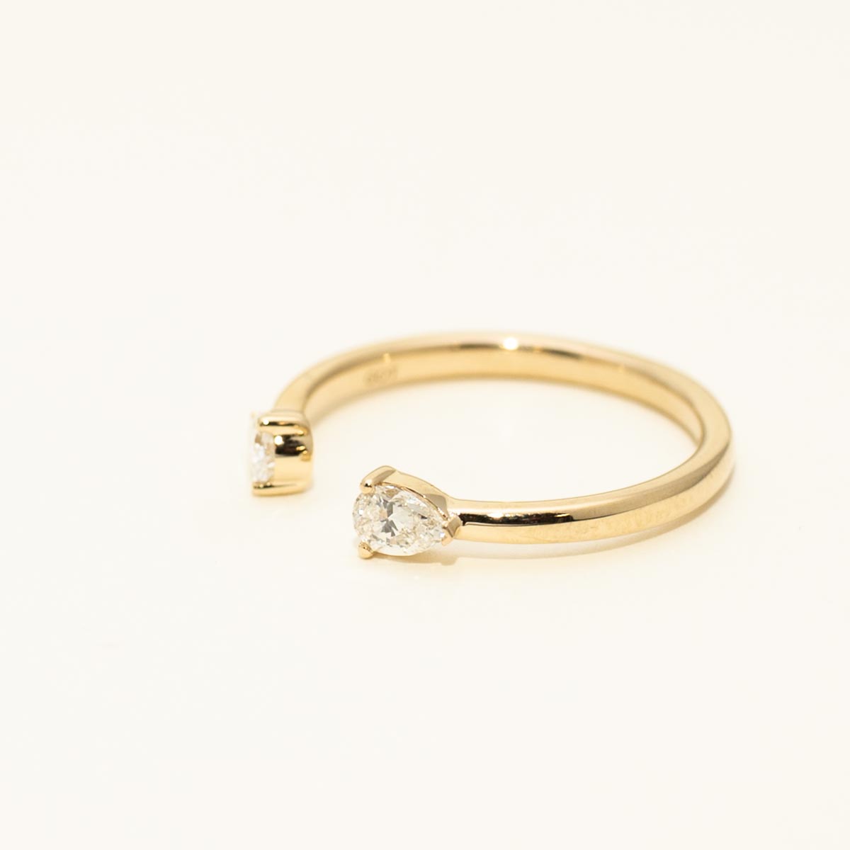 Pear Shaped Diamond Band in 14kt Yellow Gold (1/3ct tw)
