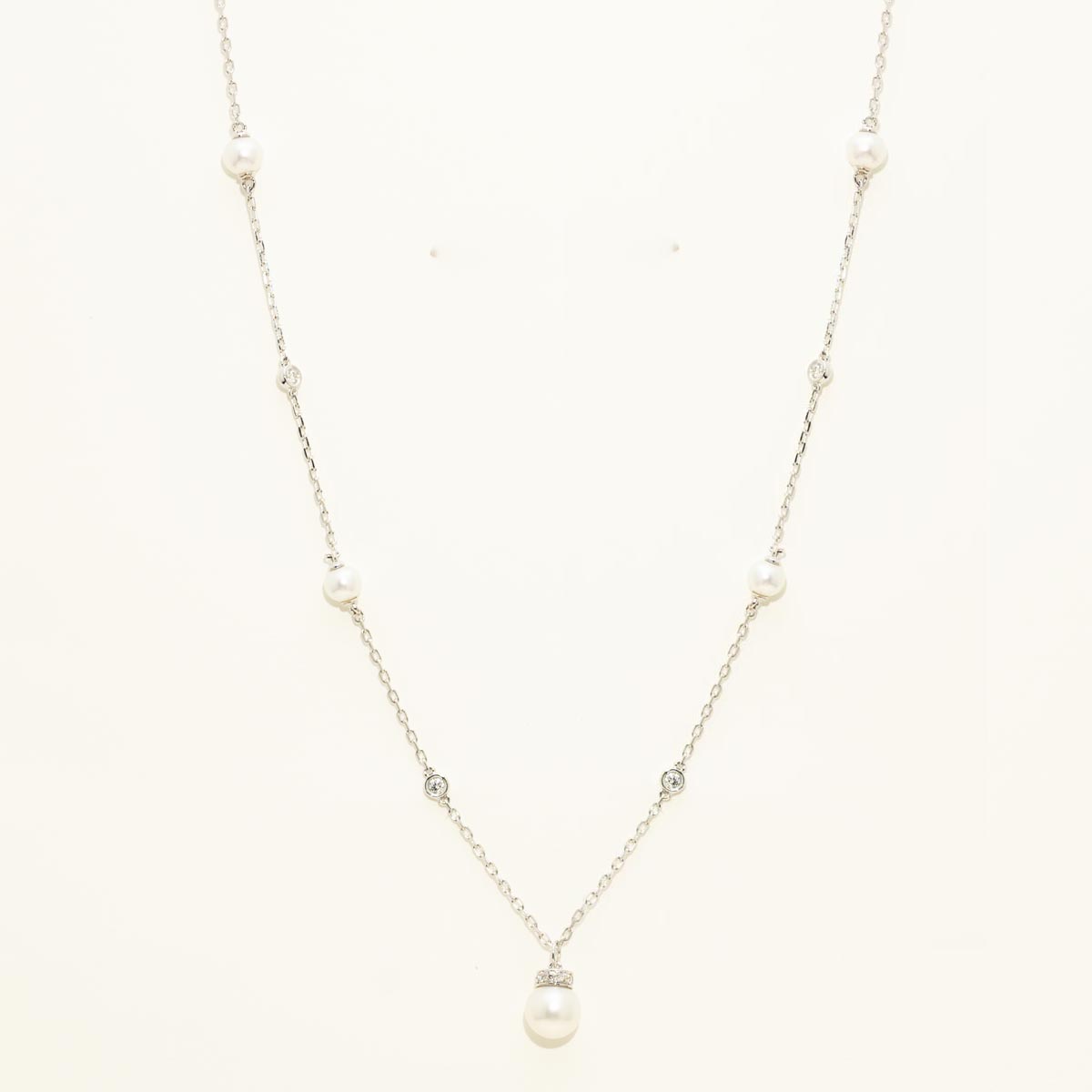 Cultured Freshwater Pearl Necklace in 14kt White Gold with Diamonds (1/4ct tw)