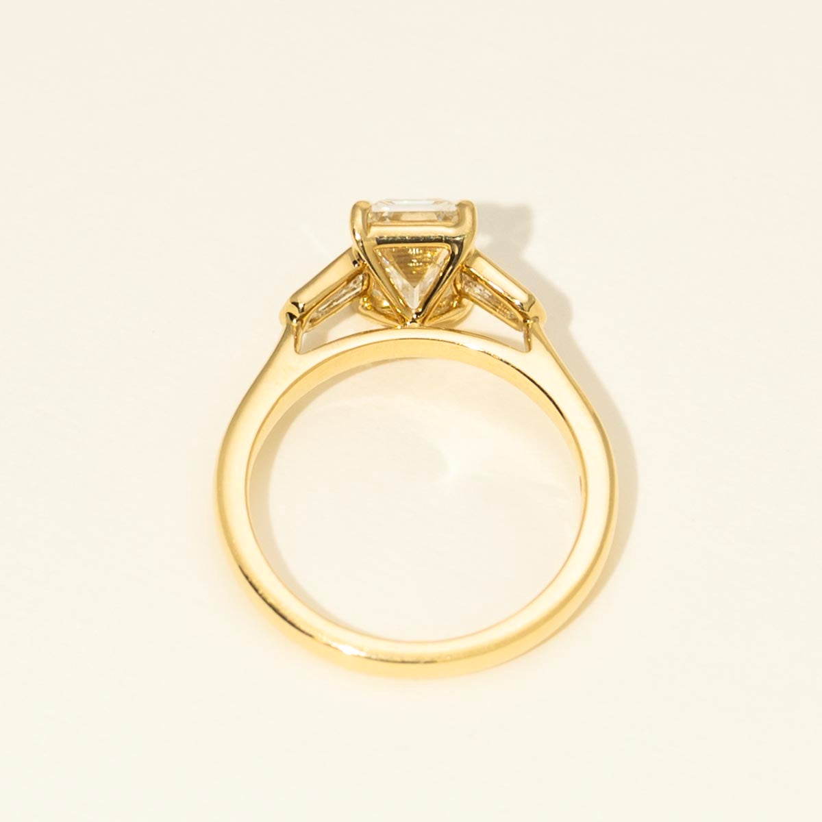 Emerald Cut Diamond Three Stone Engagement Ring in 18kt Yellow Gold (2 1/12ct tw)