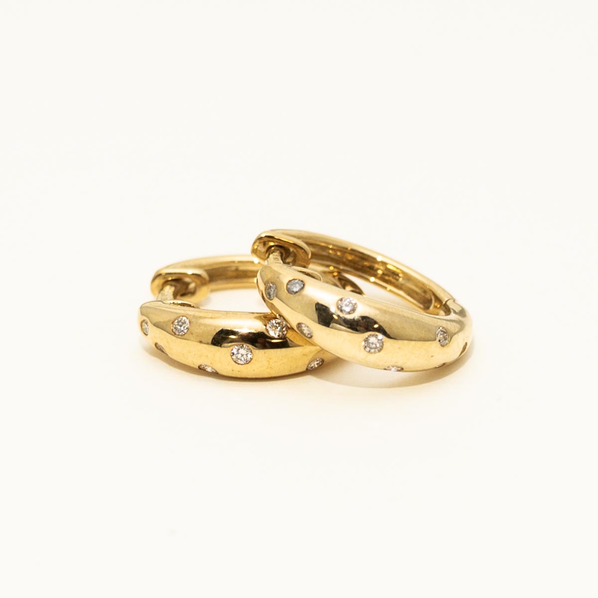 Mosaic Diamond Huggie Hoop Earrings in 10kt Yellow Gold (1/7ct tw)