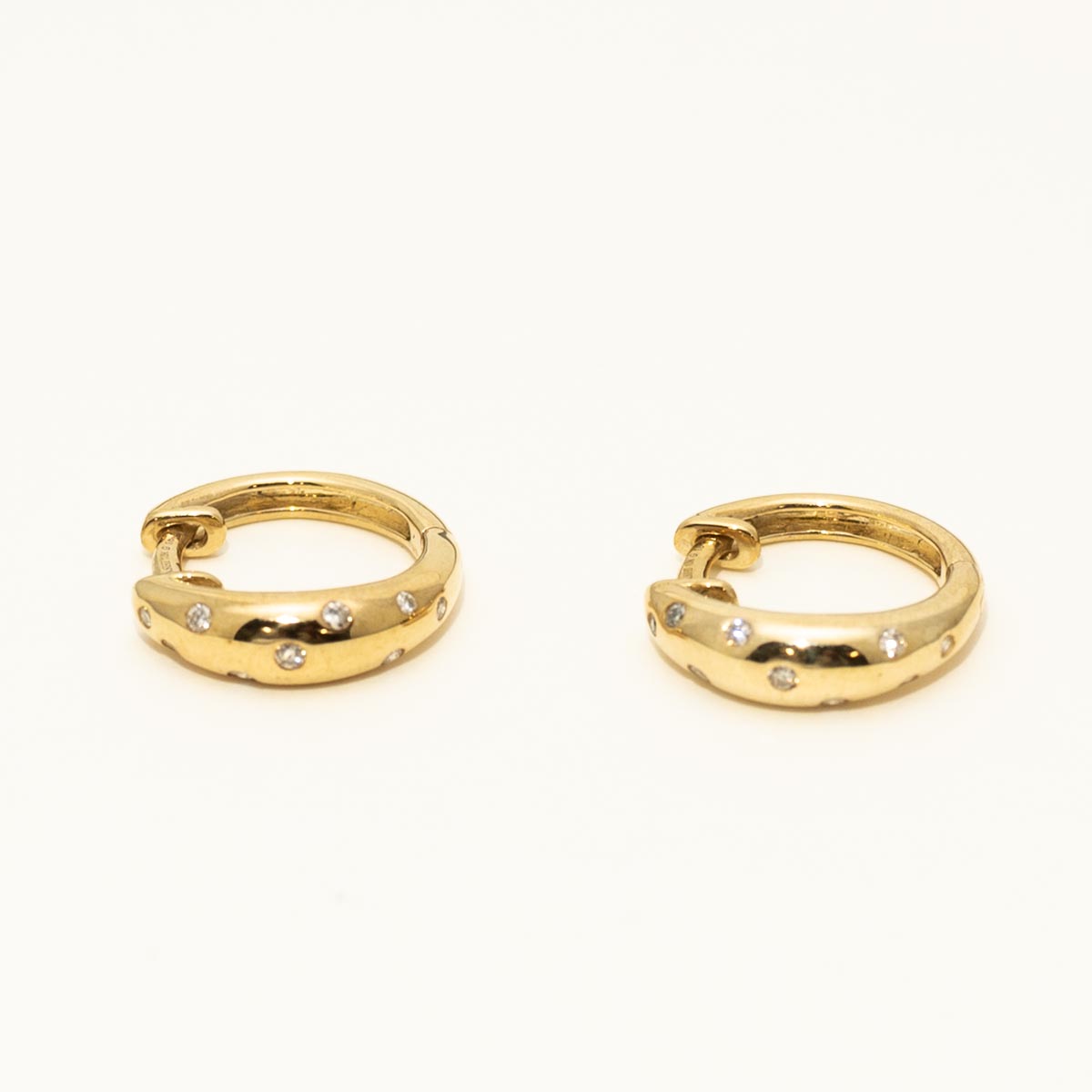 Mosaic Diamond Huggie Hoop Earrings in 10kt Yellow Gold (1/7ct tw)