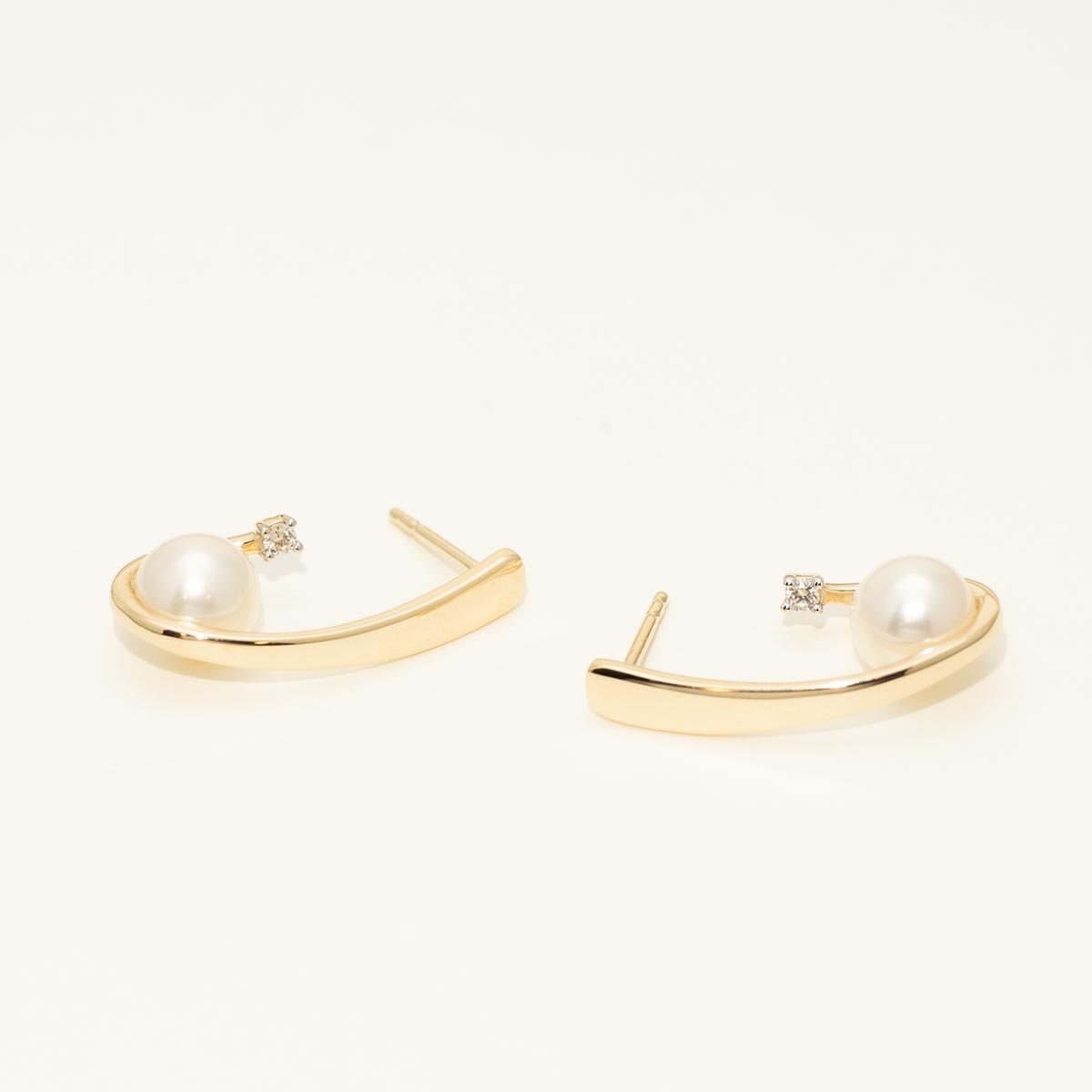 Cultured Freshwater Pearl Drop Earrings in 14kt Yellow Gold with Diamonds (1/20ct tw and 6.5-7mm pearls)