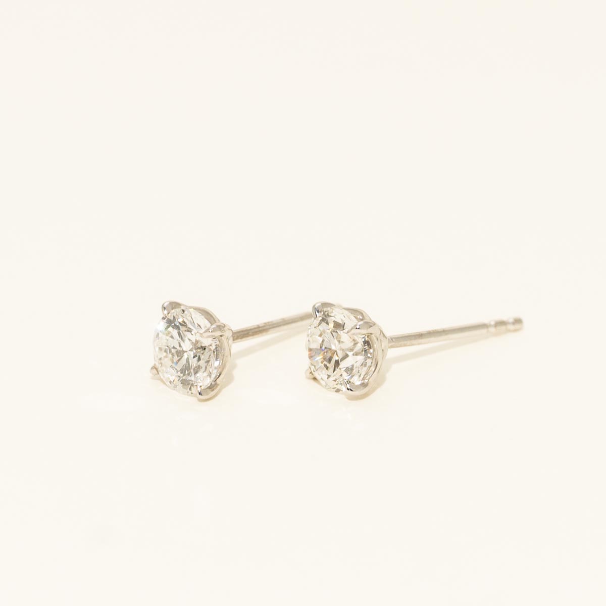 Diamond Stud Earrings in 14kt White Gold (1ct tw)