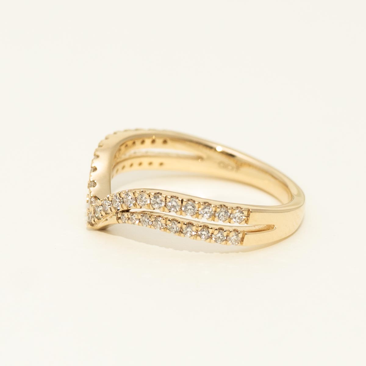 Diamond Curve Band in 14kt Yellow Gold (3/8ct tw)