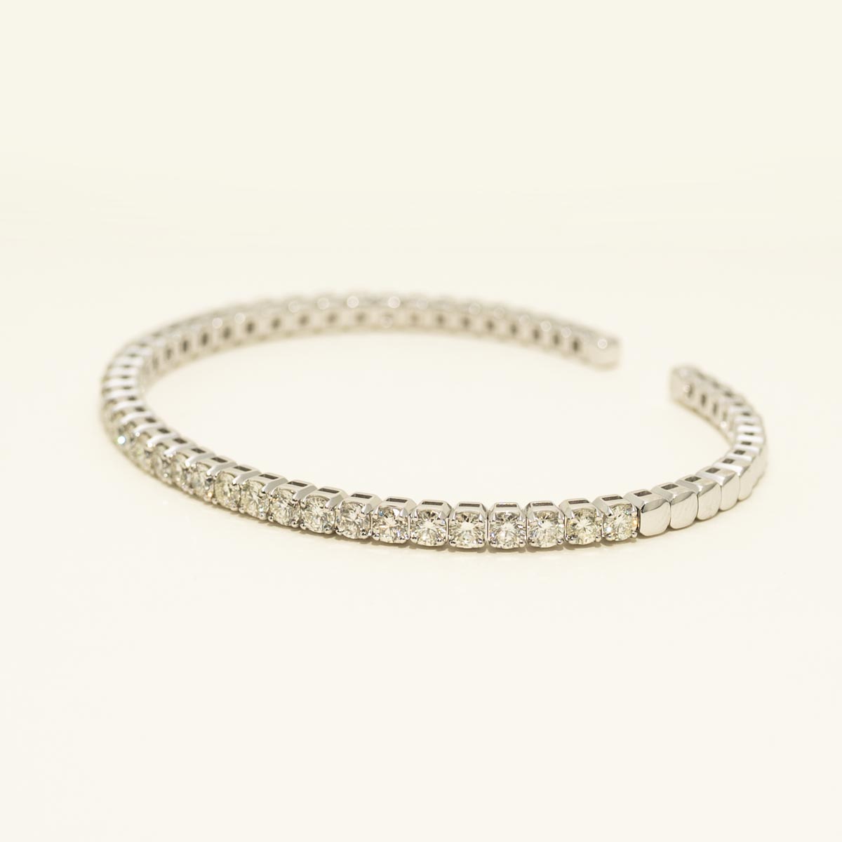 Diamond Bangle Bracelet in 14kt White Gold (2 1/2ct tw)