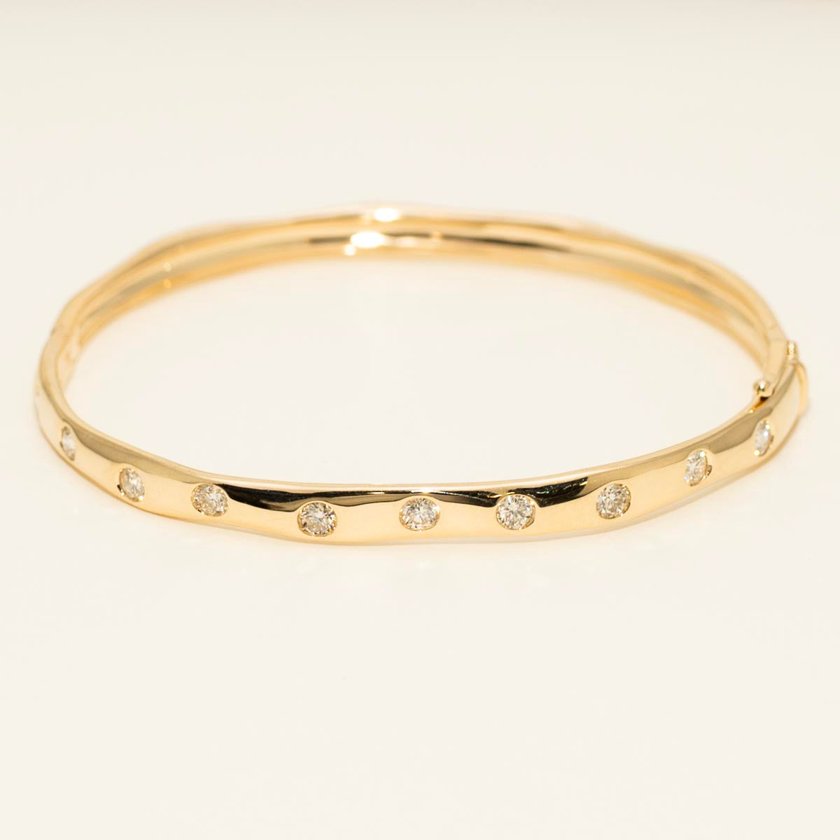 Diamond Bangle Bracelet in 14kt Yellow Gold (3/4ct tw)