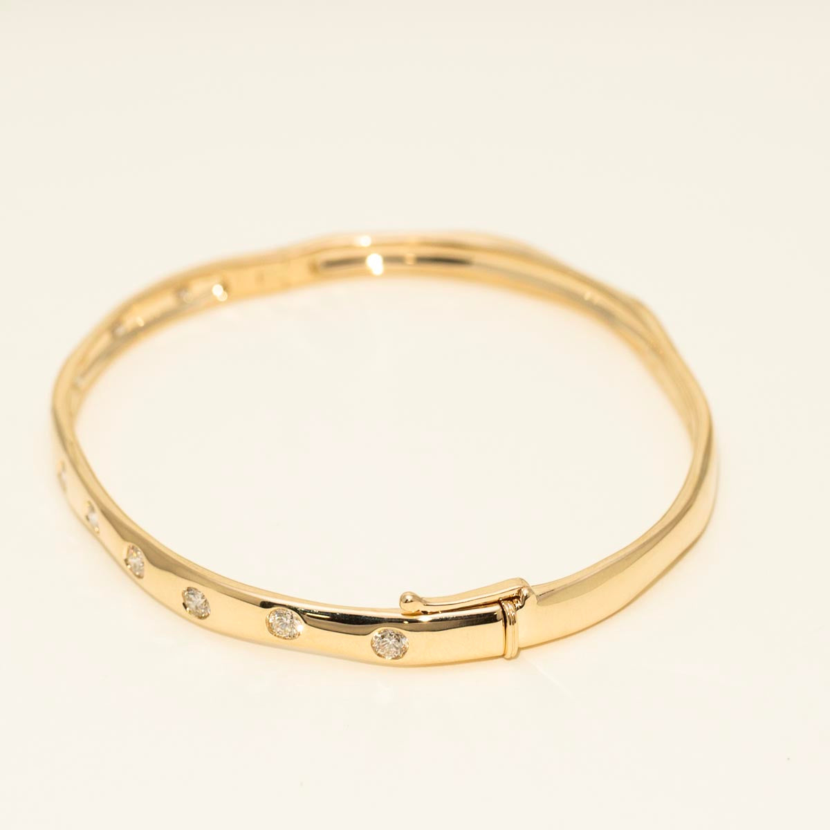 Diamond Bangle Bracelet in 14kt Yellow Gold (3/4ct tw)