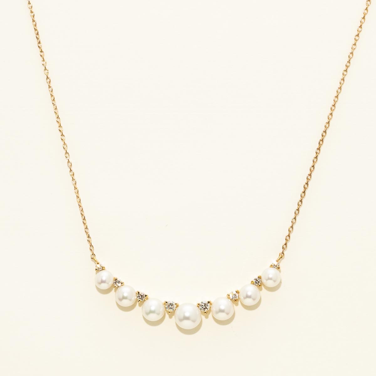 Pearl Necklace in 10kt Yellow Gold with Diamonds