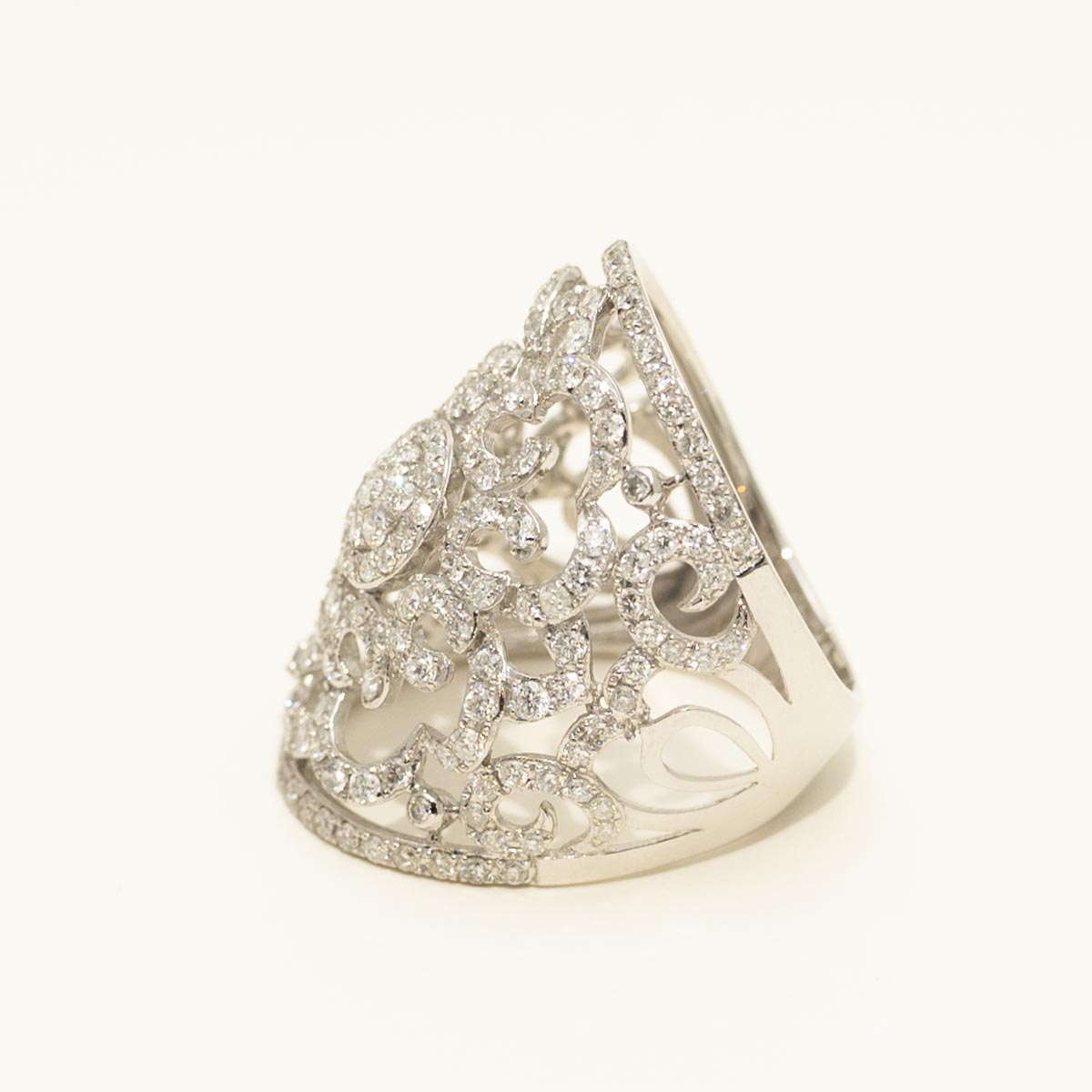 Dabakarov Diamond Flower Fashion Ring in 14kt White Gold (2ct tw)