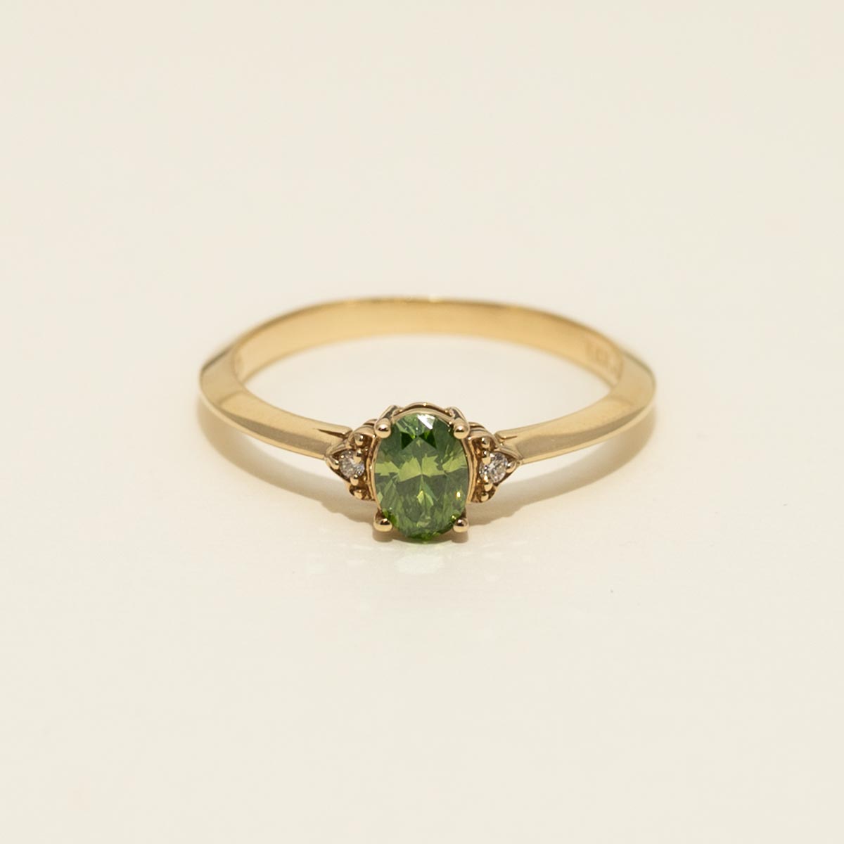 Oval Green and White Diamond Ring in 14kt Yellow Gold (3/4ct tw)