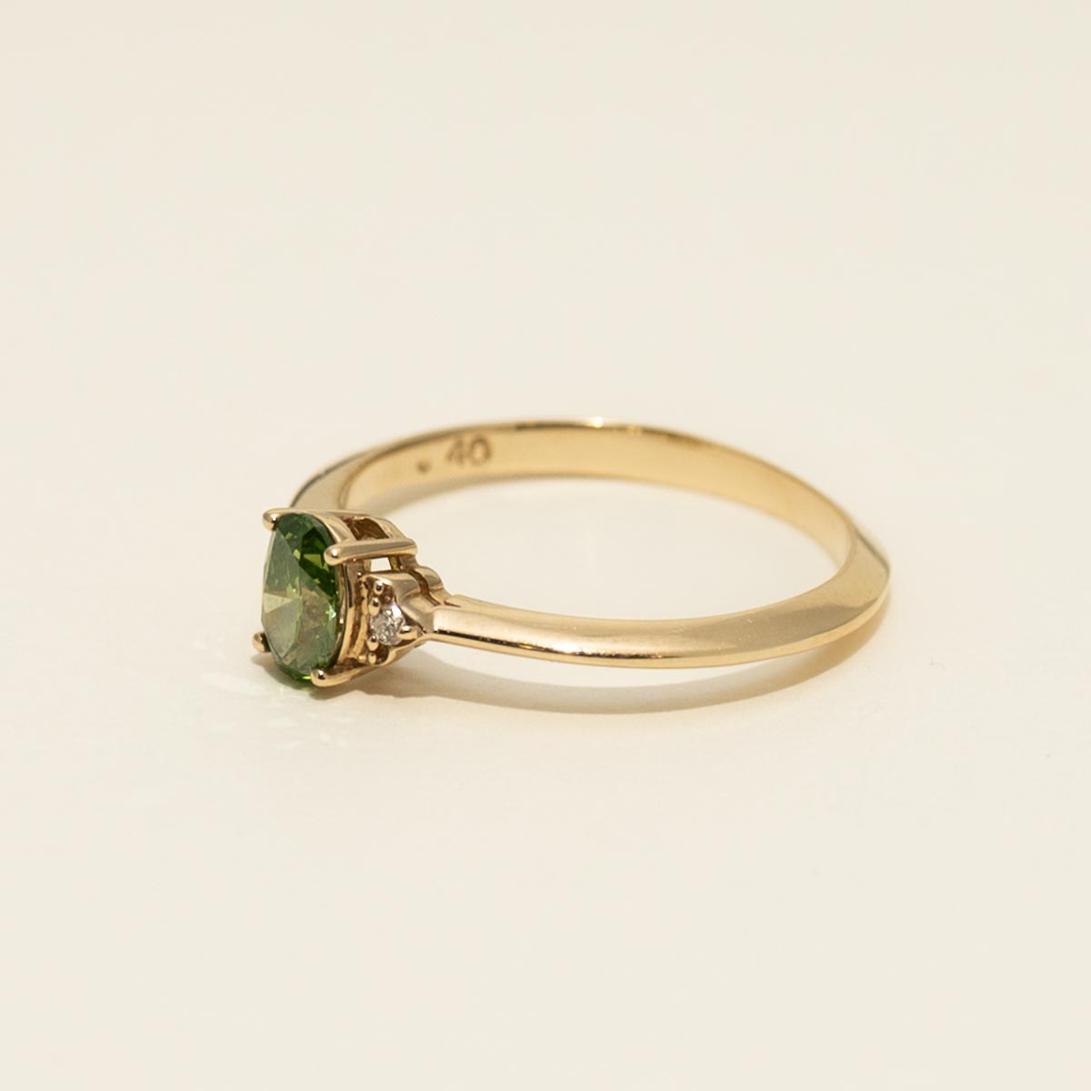 Oval Green and White Diamond Ring in 14kt Yellow Gold (3/4ct tw)