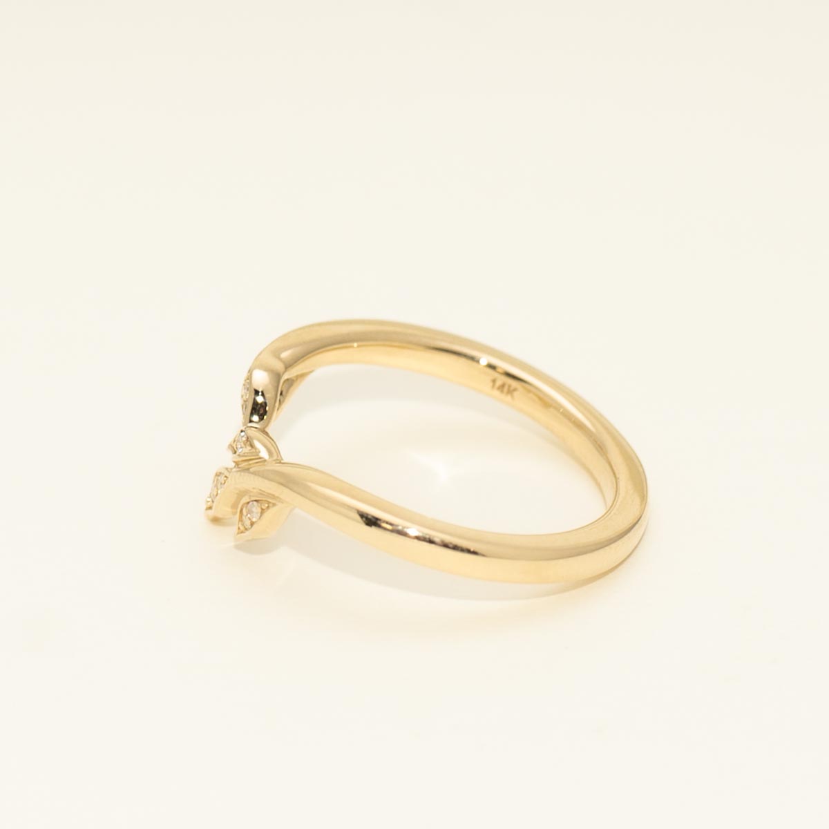 Diamond Contour Leaf Band in 14kt Yellow Gold (1/20ct tw)
