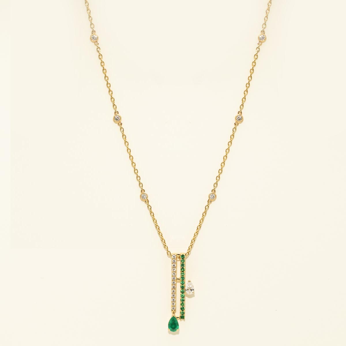 Pear Shaped and Round Emerald Necklace in 18kt Yellow Gold with Diamonds (5/8ct tw)