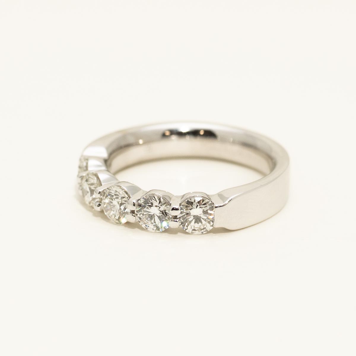Memoire Petite Prong Diamond Band in 18kt White Gold (1 1/4ct tw)