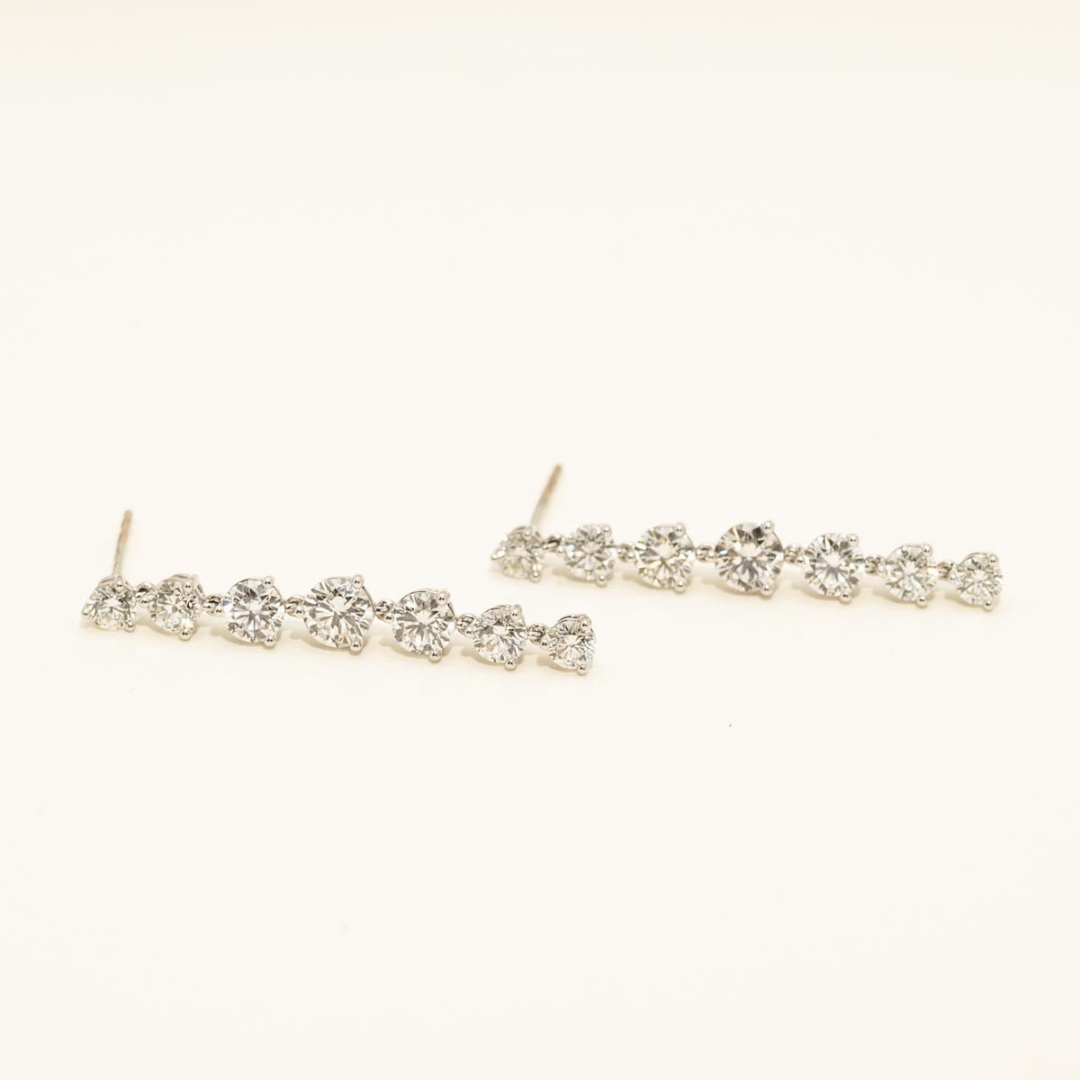 Memoire Wisteria Diamond Drop Earrings in 18kt White Gold (3ct tw)