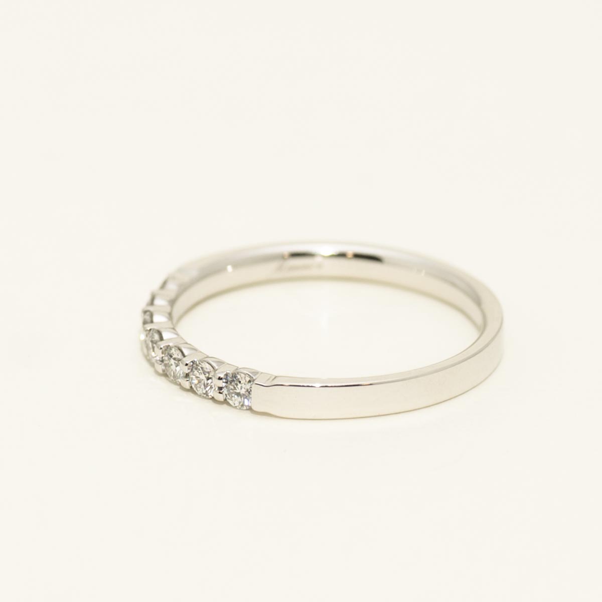 Memoire Petite Prong Diamond Wedding Band in Platinum (1/4ct tw)