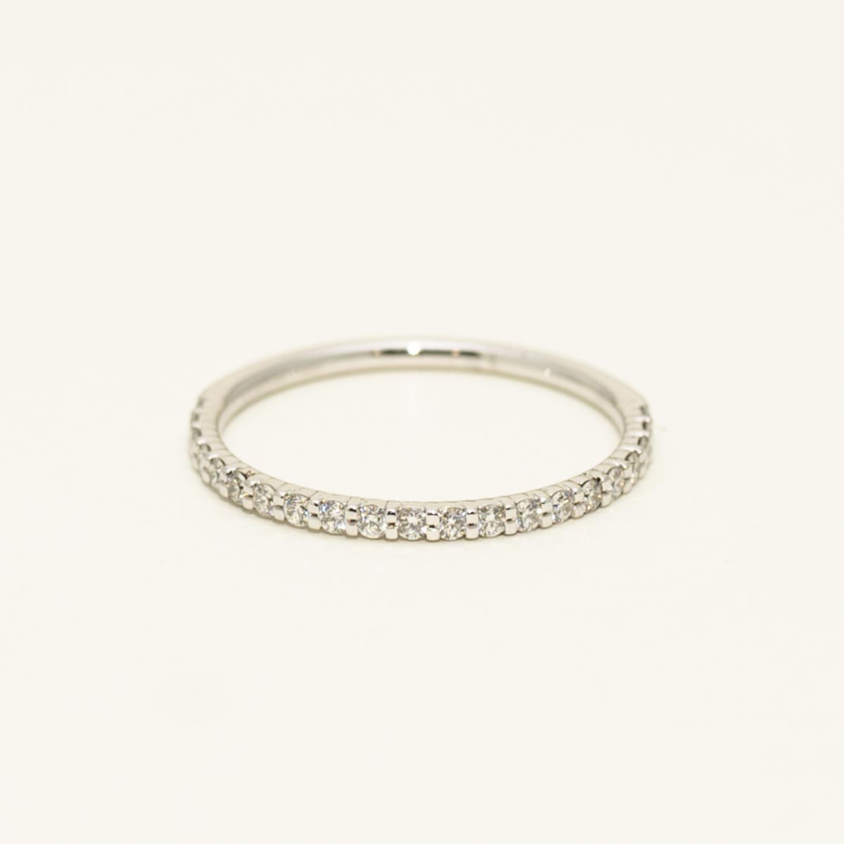 Memoire Petite Prong Diamond Wedding Band in Platinum (1/4ct tw)