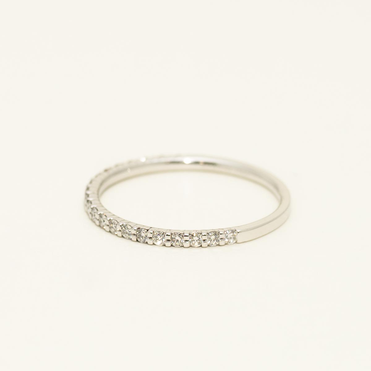 Memoire Petite Prong Diamond Wedding Band in Platinum (1/4ct tw)