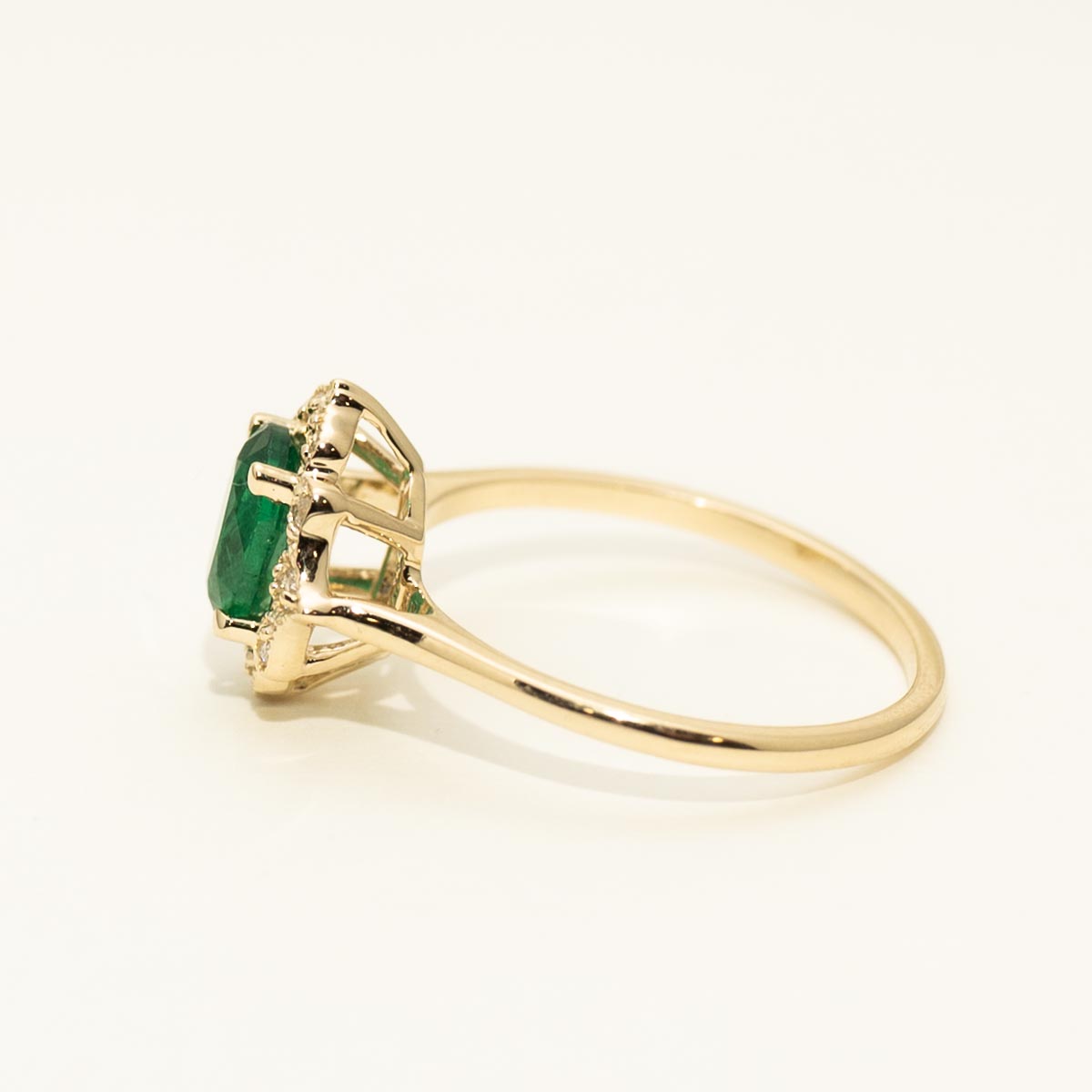 Oval Emerald Ring in 14kt Yellow Gold with Diamonds (1/20ct tw)