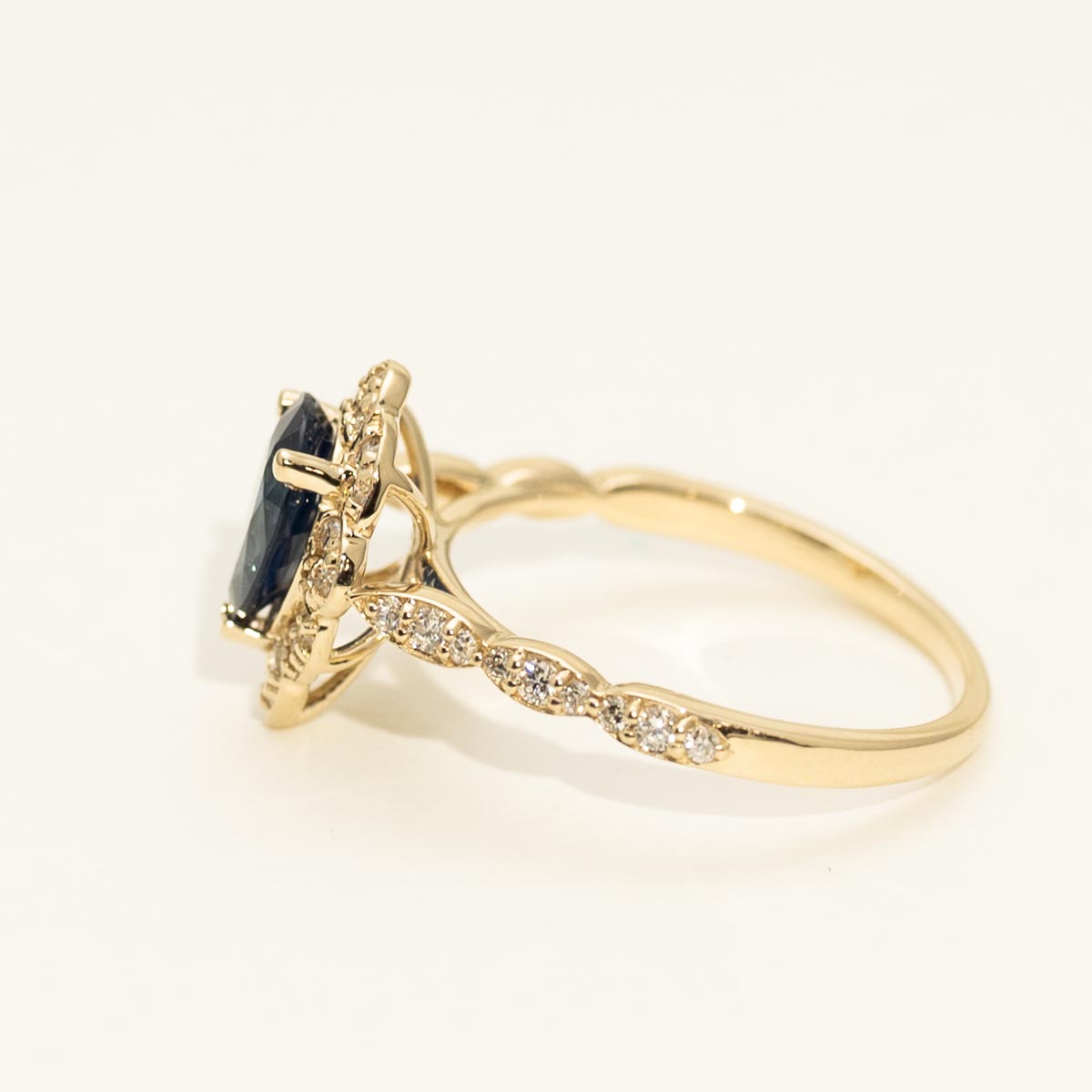 Pear Shaped Sapphire Halo Ring in 14kt Yellow Gold with Diamonds (1/4ct tw)
