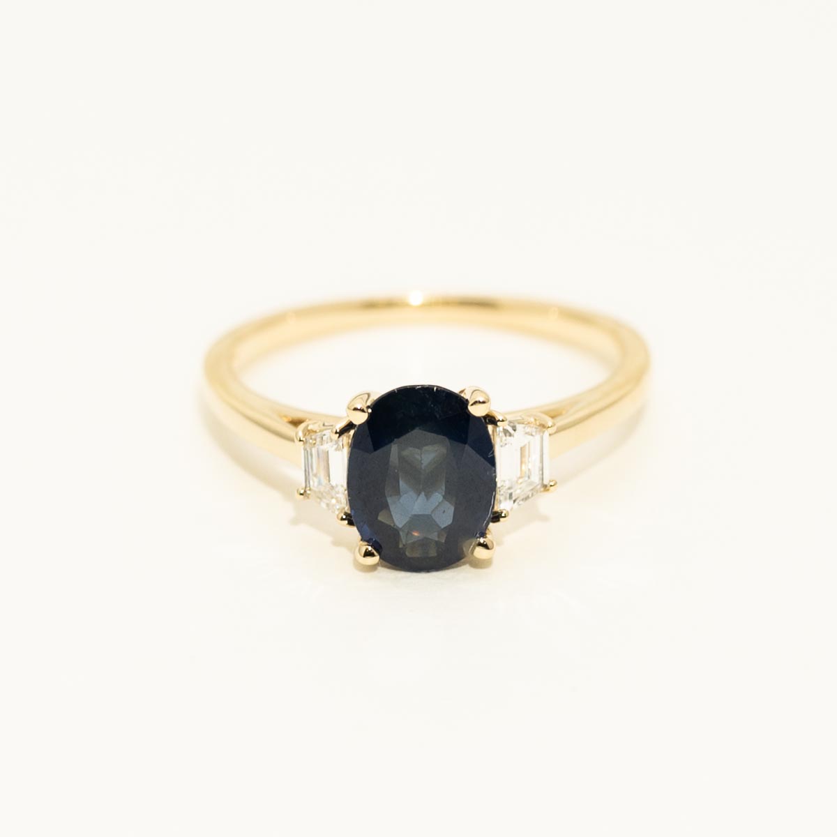 Oval Sapphire Ring in 14kt Yellow Gold with Diamonds (1/4ct tw)