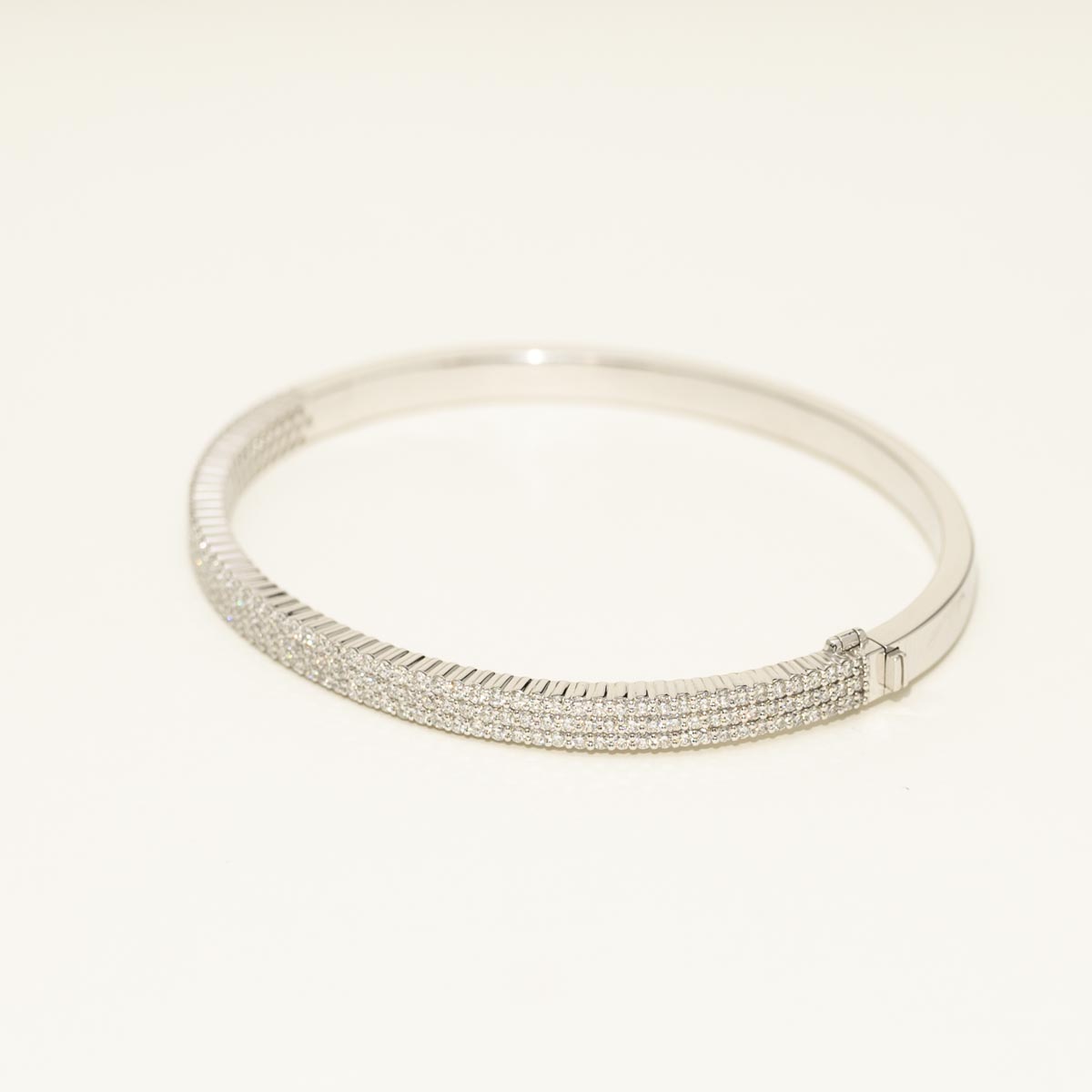 Memoire Triple Row Paramount Diamond Bangle Bracelet in 18kt White Gold (1 5/8ct tw)