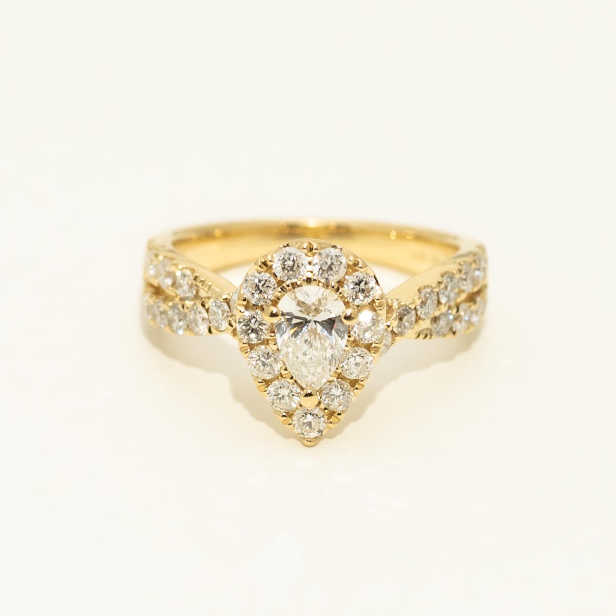 Pear Shape Diamond Engagement Ring in 18kt Yellow Gold (1 3/8ct tw)