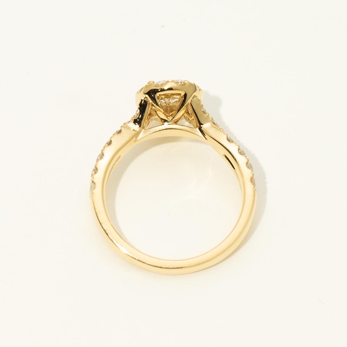 Pear Shape Diamond Engagement Ring in 18kt Yellow Gold (1 3/8ct tw)