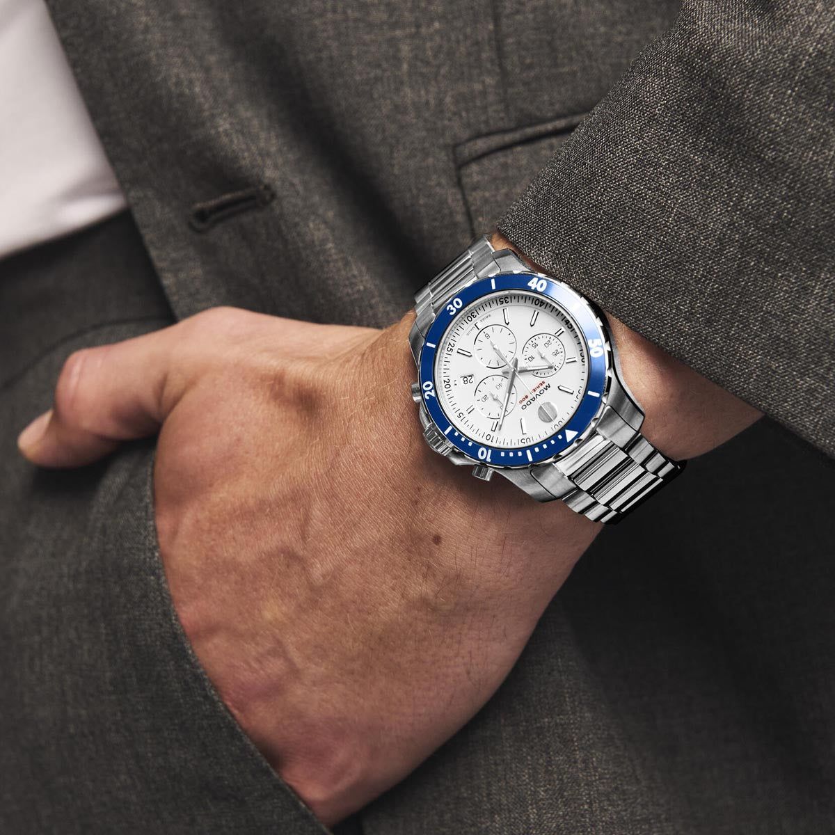 Movado Series 800 Chronograph Watch with White Dial and Stainless Steel Bracelet (42mm and quartz movement)
