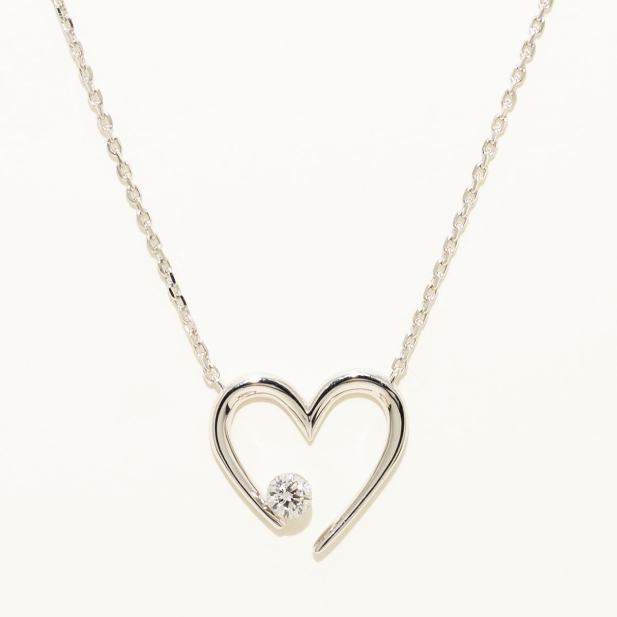 Lab Grown Diamond Heart Necklace in 14kt White Gold (1/5ct tw)