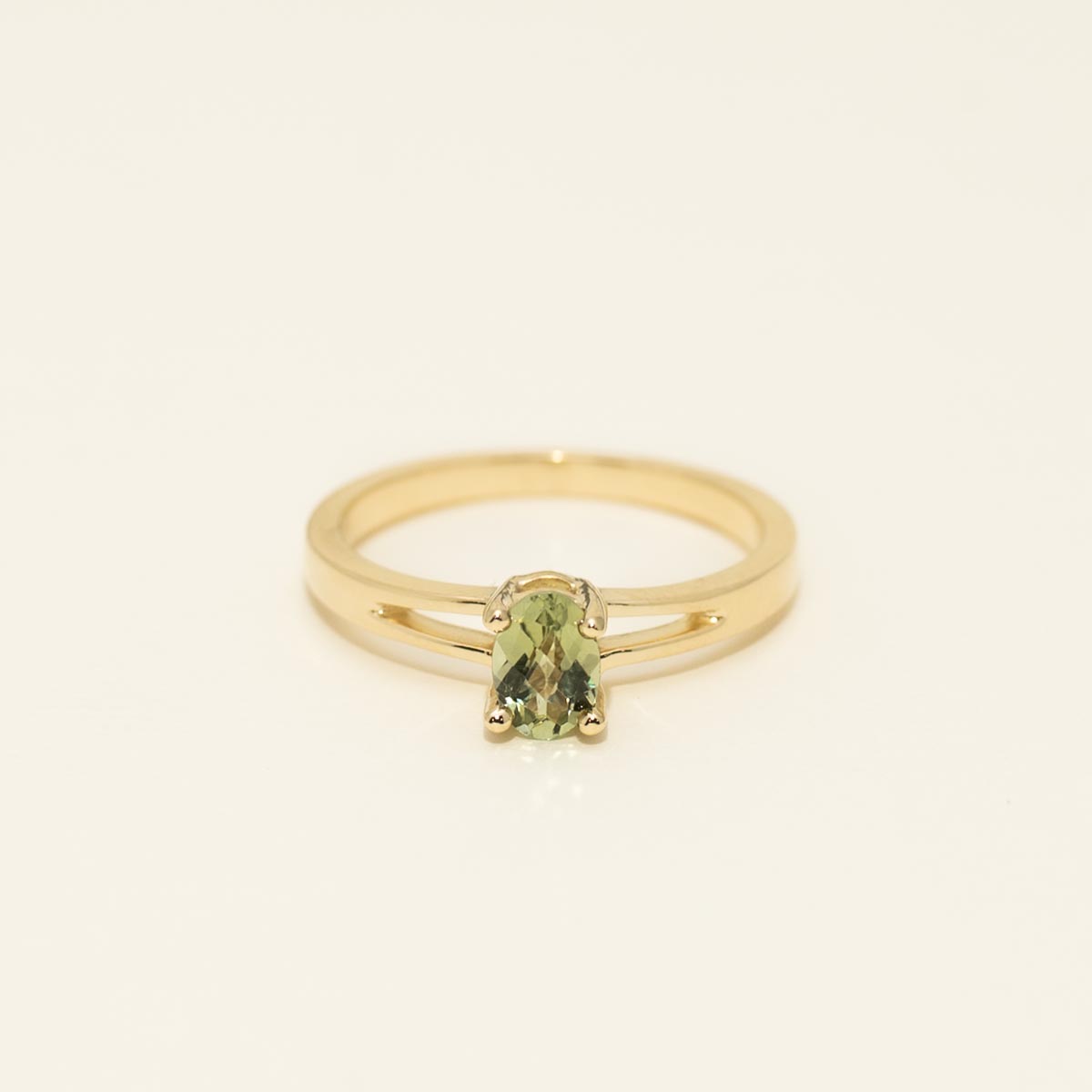 Maine Green Tourmaline Oval Ring in 14kt Yellow Gold (6x4mm)