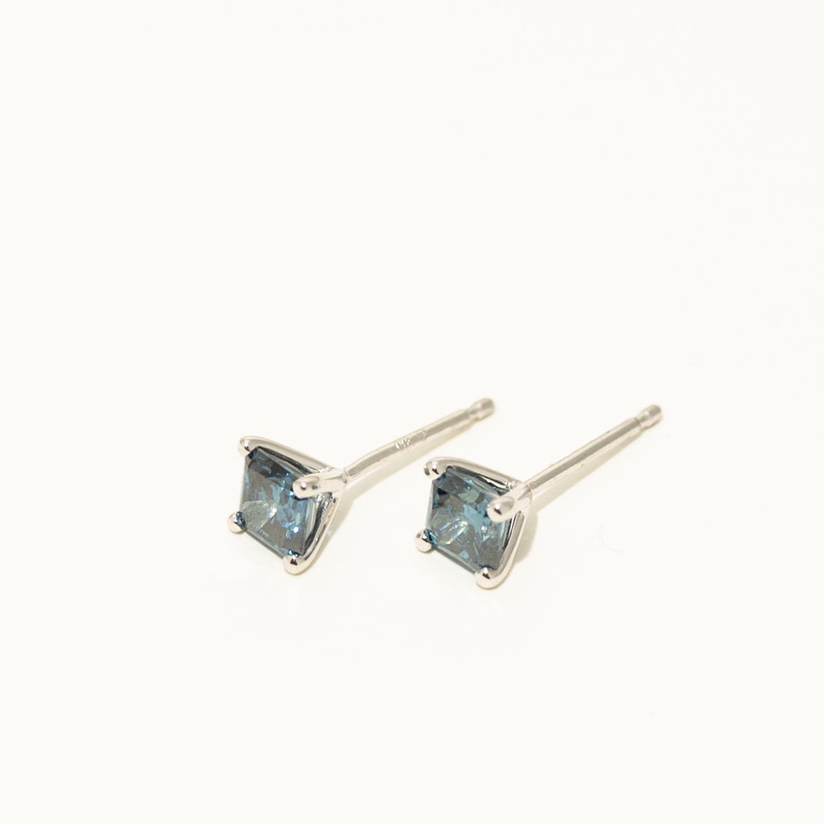 Blue Princess Cut Diamond Stud Earrings in 14kt White Gold (3/4ct tw)