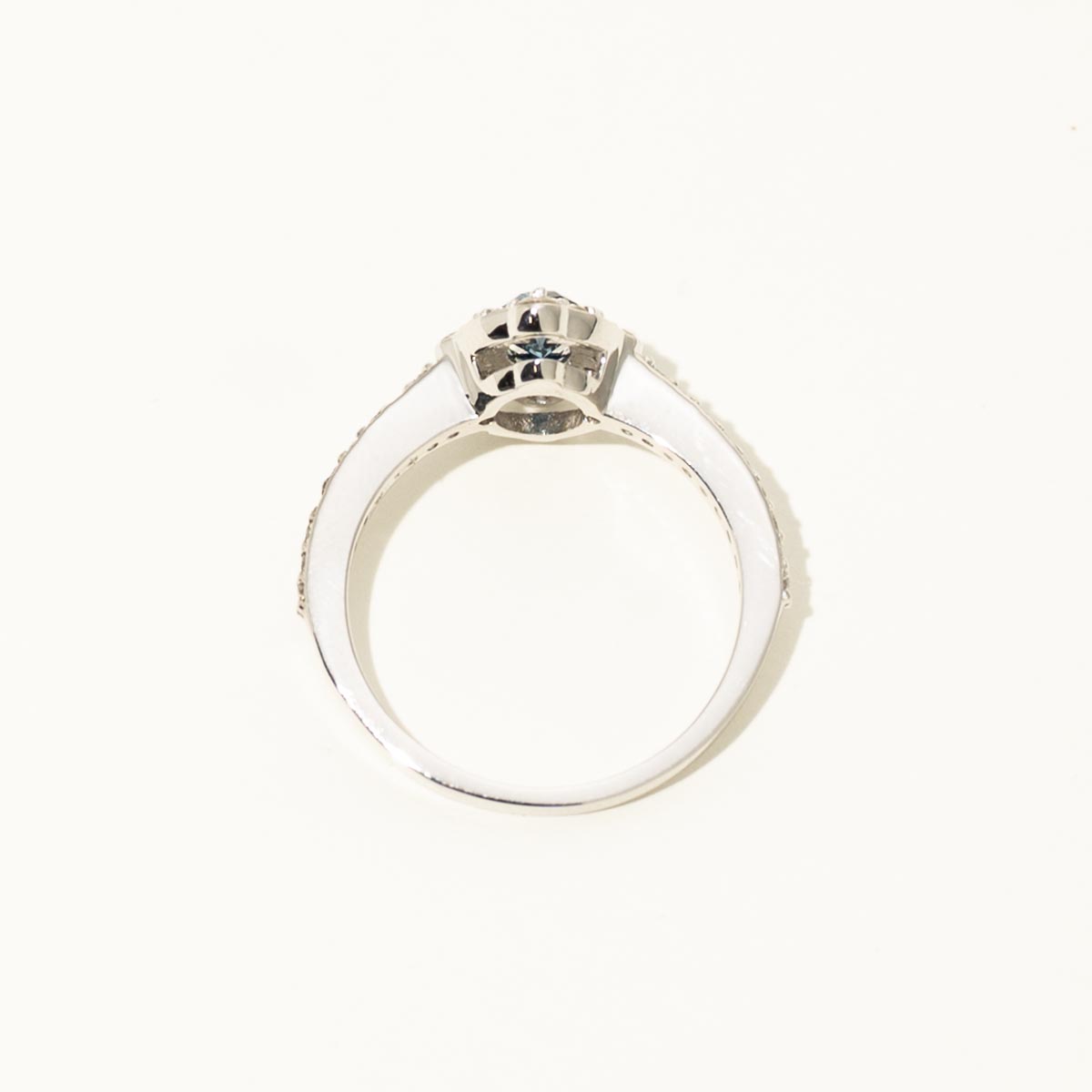 Blue Oval Diamond Halo Engagement Ring in 14kt White Gold (7/8ct tw)