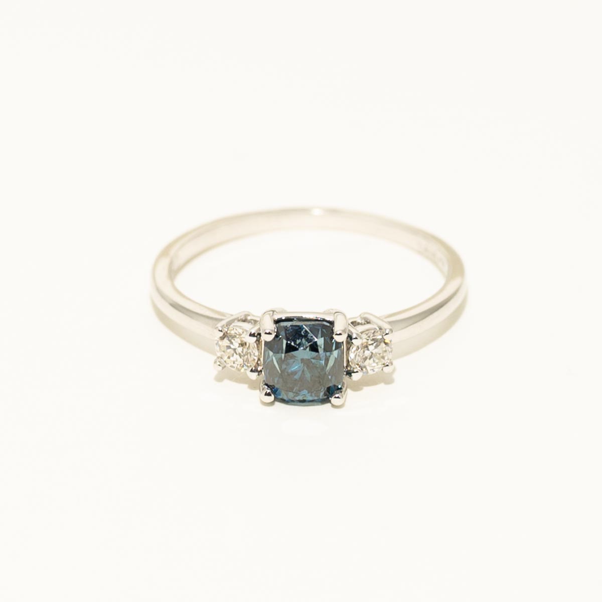 Blue and White Diamond Three Stone Engagement Ring in 14kt White Gold (1ct tw)