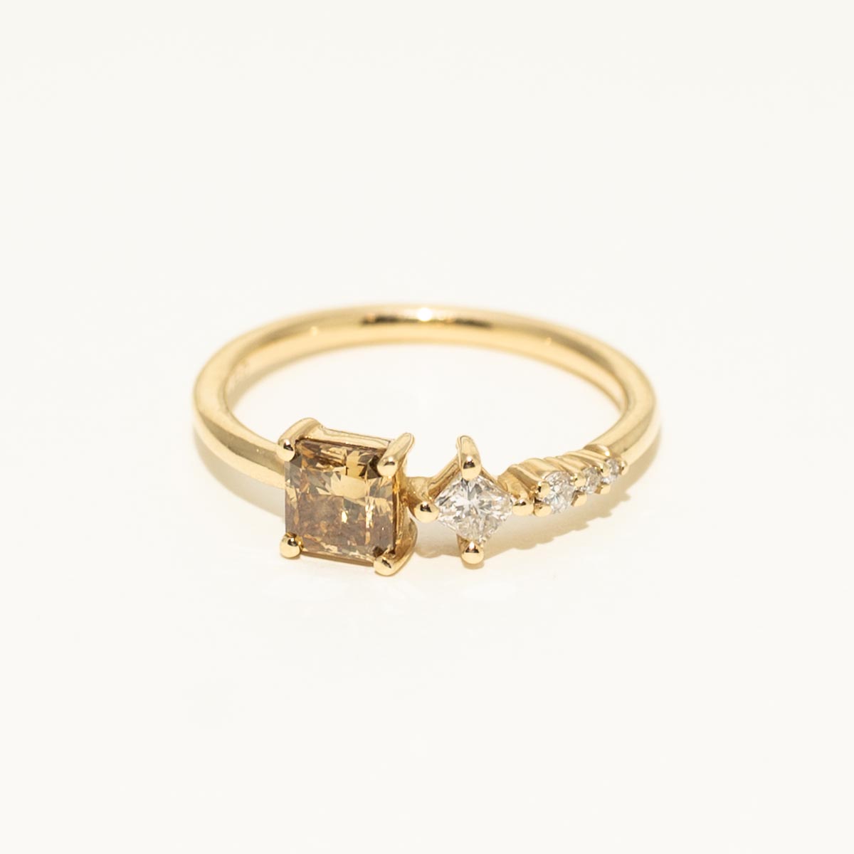 Champagne and White Princess Cut Diamond Ring in 14kt Yellow Gold (3/4ct tw)