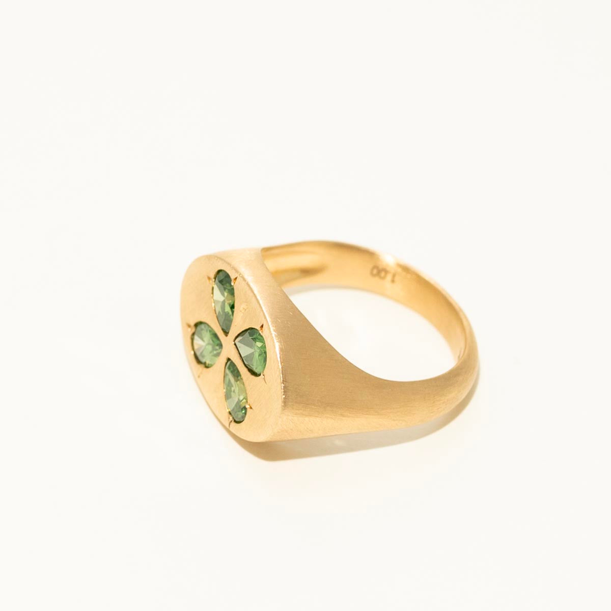 Pear Shaped Green Diamond Four Leaf Clover Signet Ring in 14kt Yellow Gold (1ct tw)