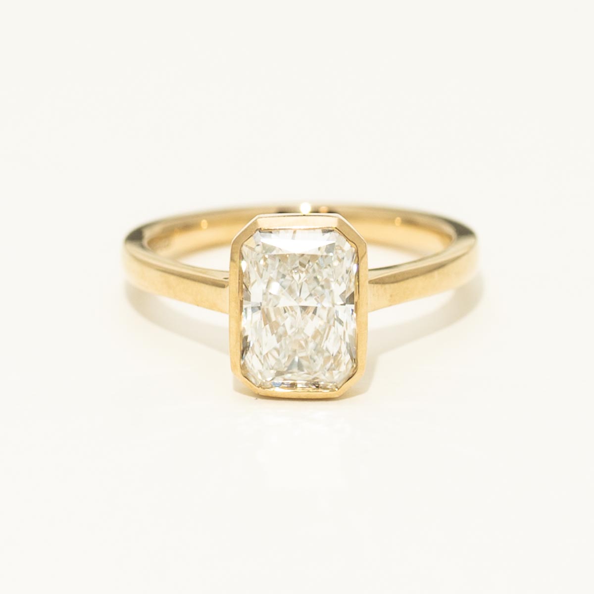 Lab Grown Radiant Cut Diamond Bezel Engagement Ring in 14kt Yellow Gold (2ct)