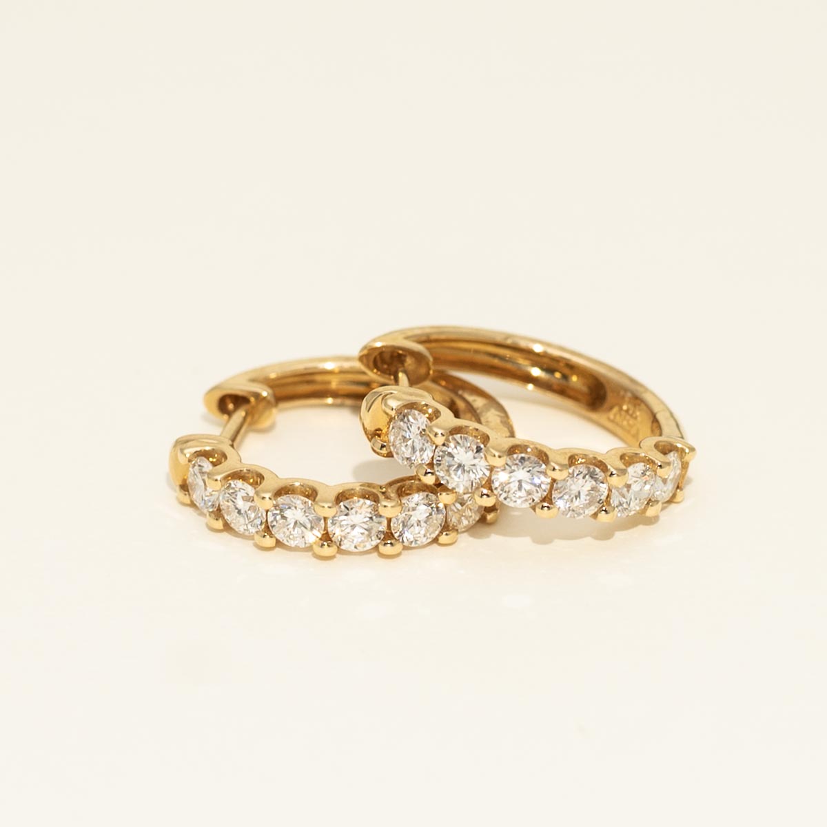 Diamond Huggie Hoop Earrings in 14kt Yellow Gold (1 1/2ct tw)