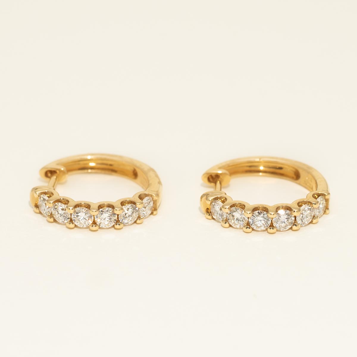 Diamond Huggie Hoop Earrings in 14kt Yellow Gold (1 1/2ct tw)