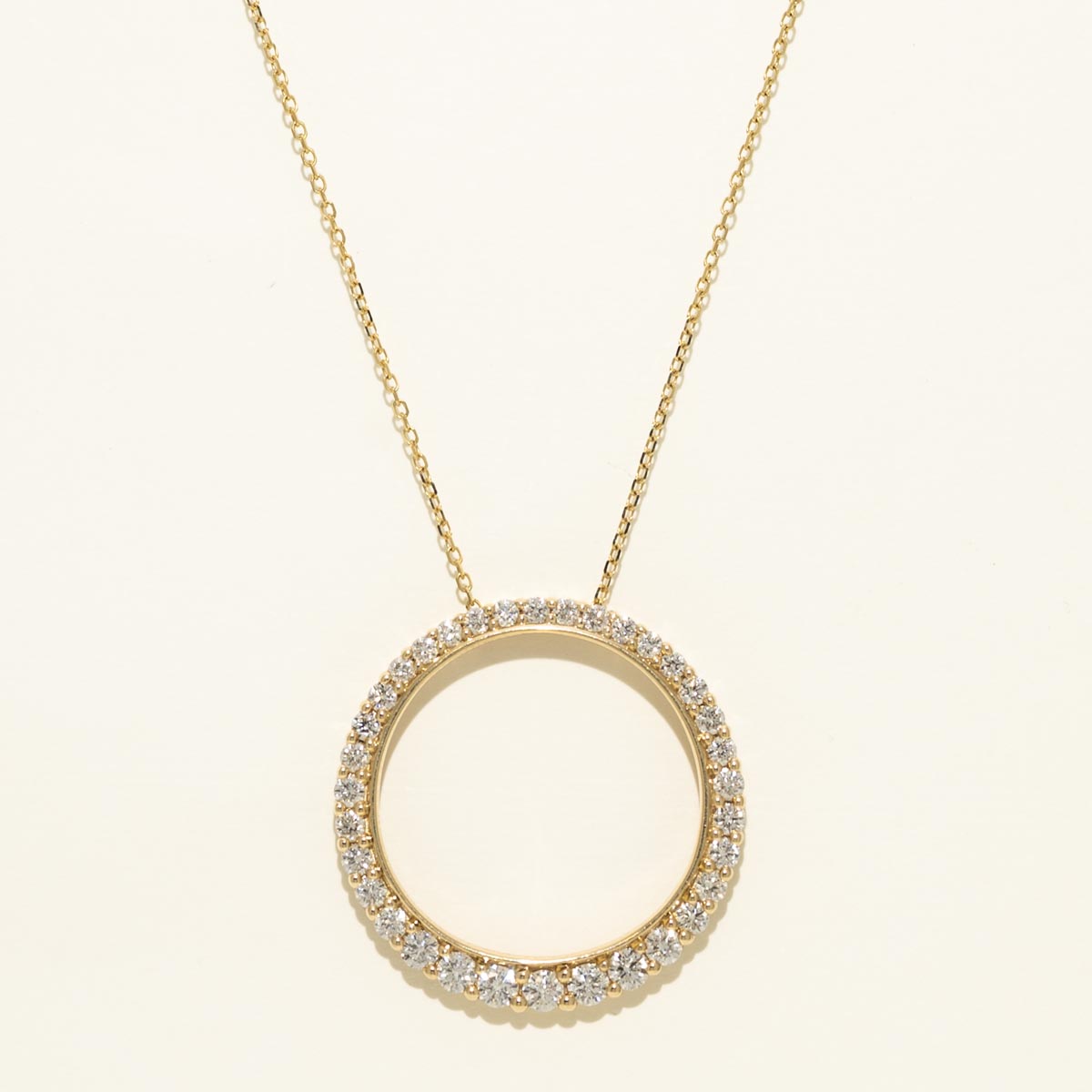 Graduating Diamond Circle Necklace in 14kt Yellow Gold (1ct tw)
