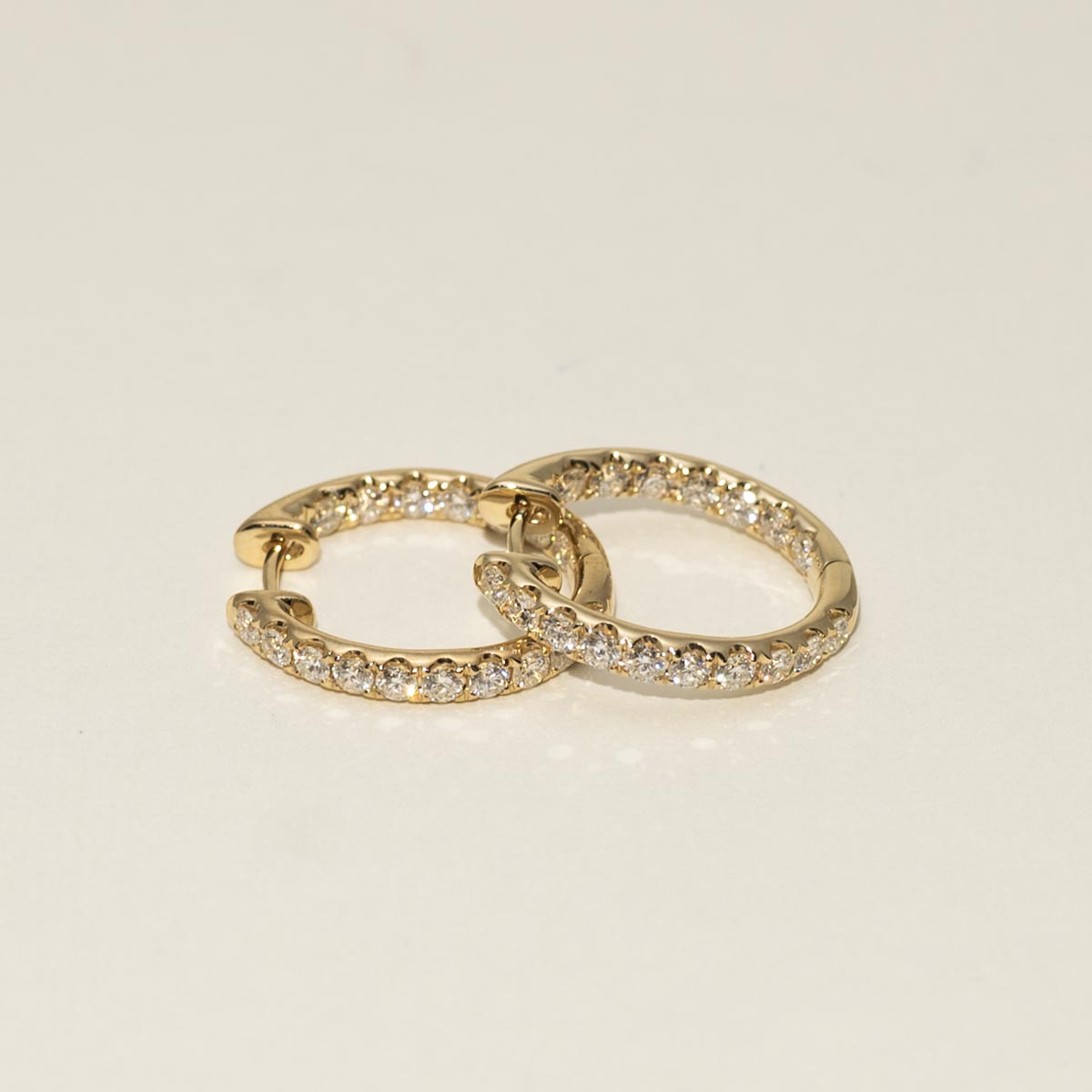 Diamond Huggie Hoop Earrings in 14kt Yellow Gold (1 1/3ct tw)
