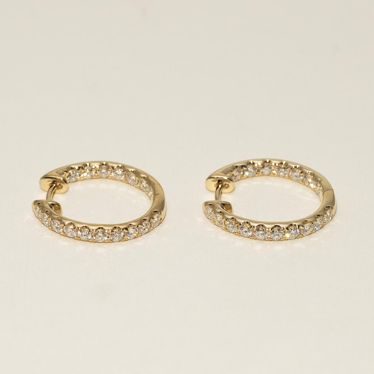 Diamond Huggie Hoop Earrings in 14kt Yellow Gold (1 1/3ct tw)