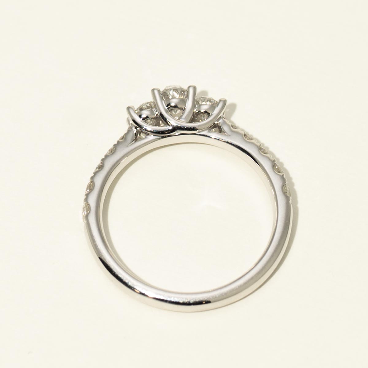 Oval Diamond Three Stone Engagement Ring in 14kt White Gold (1ct tw)