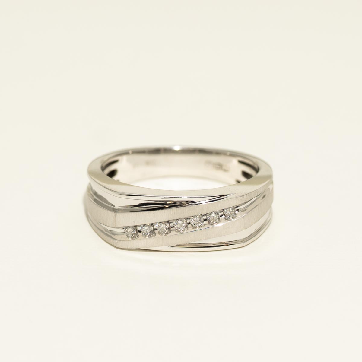 Mens Diamond Band in 10kt White Gold (1/10ct tw)