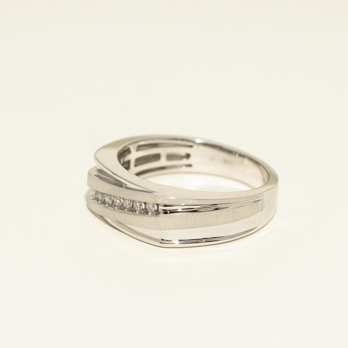 Mens Diamond Band in 10kt White Gold (1/10ct tw)