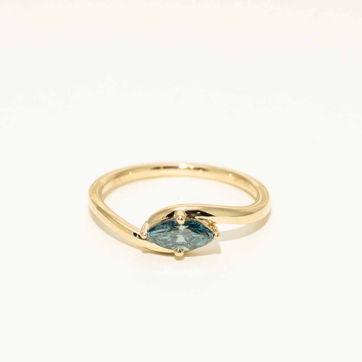 Blue Marquise Diamond Solitaire Ring in 14kt Yellow Gold (1/3ct tw)