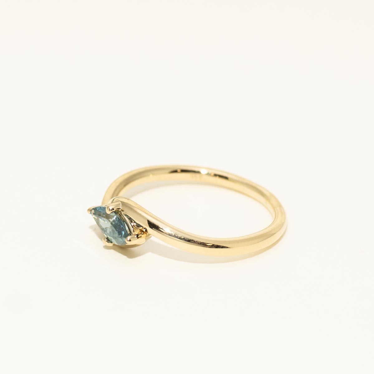 Blue Marquise Diamond Solitaire Ring in 14kt Yellow Gold (1/3ct tw)