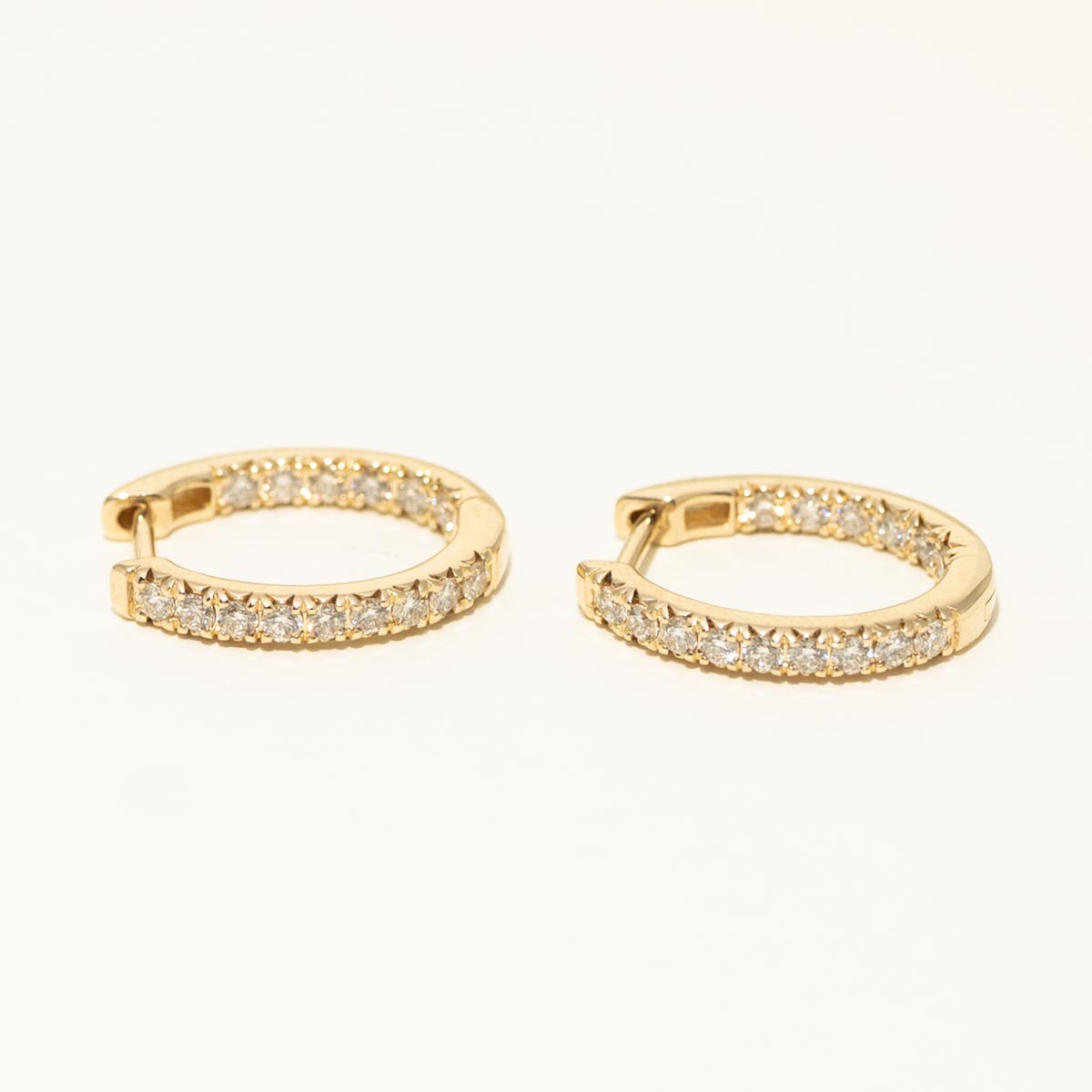 Diamond Oval Huggie Hoop Earrings in 14kt Yellow Gold (1/2ct tw)