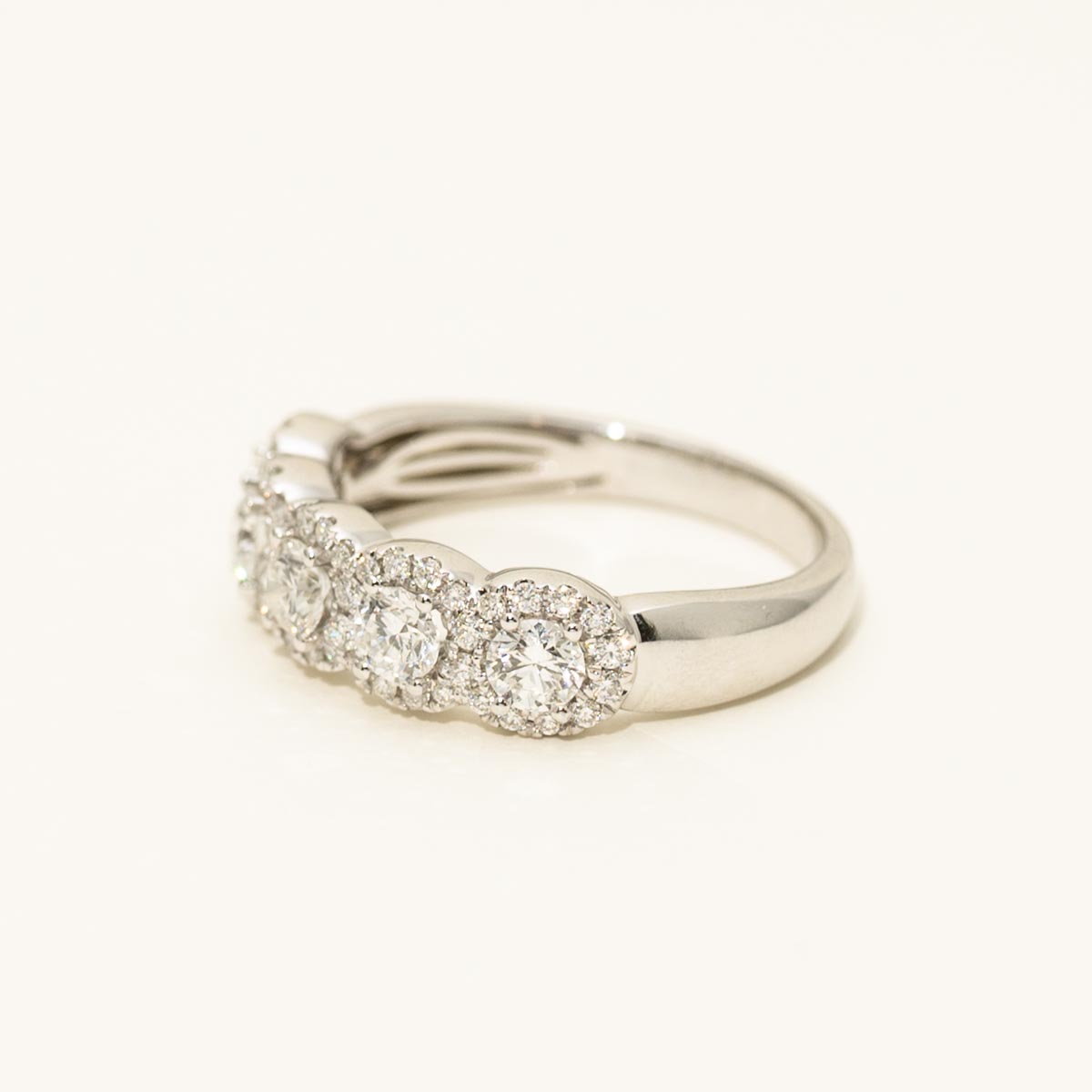 Diamond Halo Band in 14kt White Gold (1ct tw)